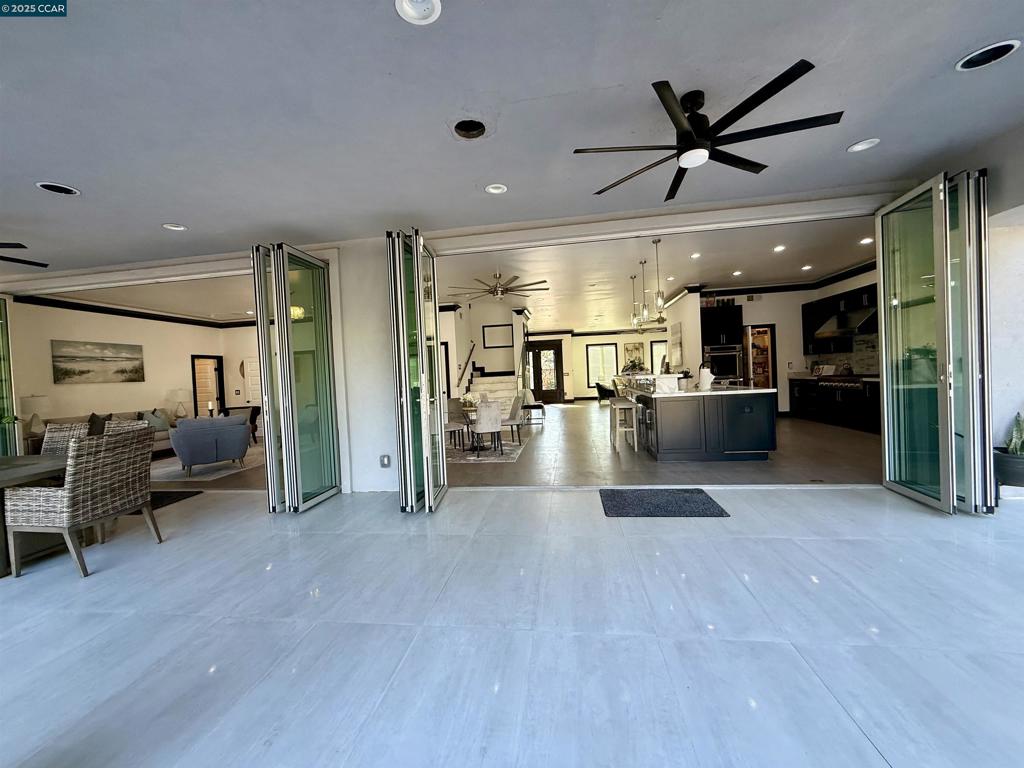 CARRIAGE HILLS - Residential