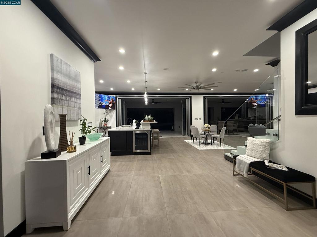 CARRIAGE HILLS - Residential