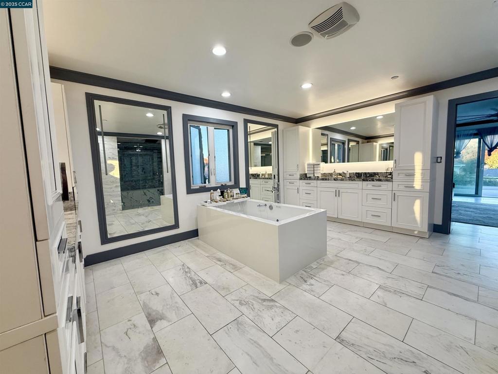 CARRIAGE HILLS - Residential