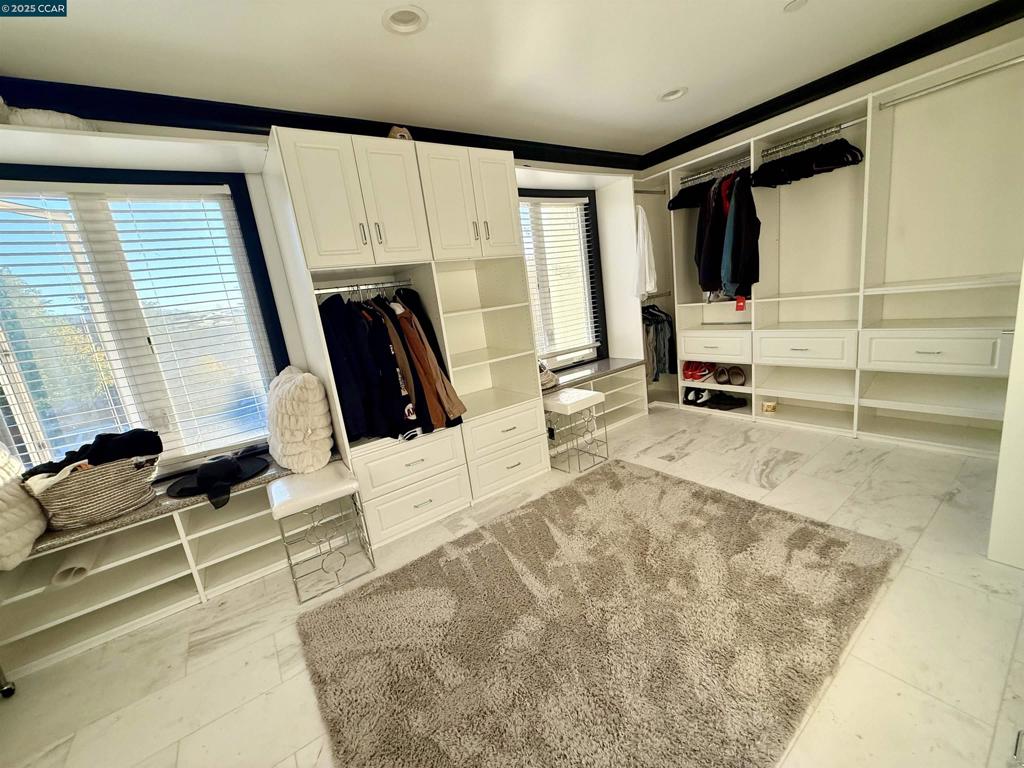 CARRIAGE HILLS - Residential