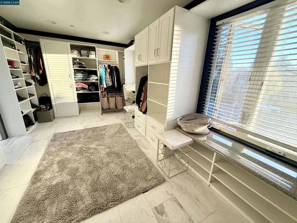 CARRIAGE HILLS - Residential