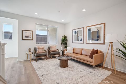 148 Balsawood Tustin CA 92780