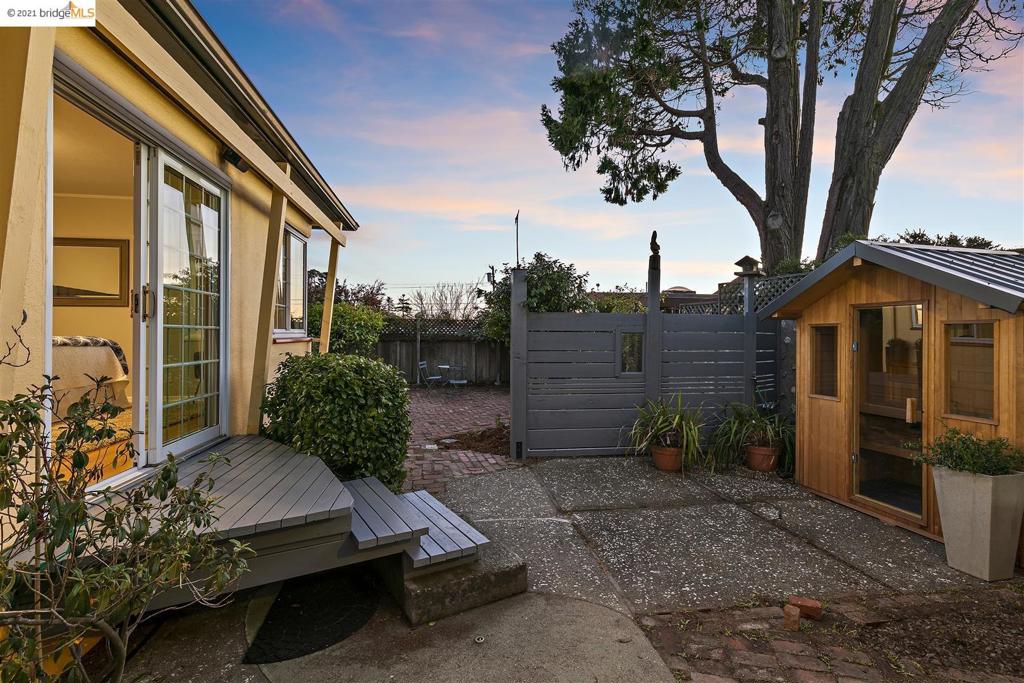 EL CERRITO HILLS - Residential