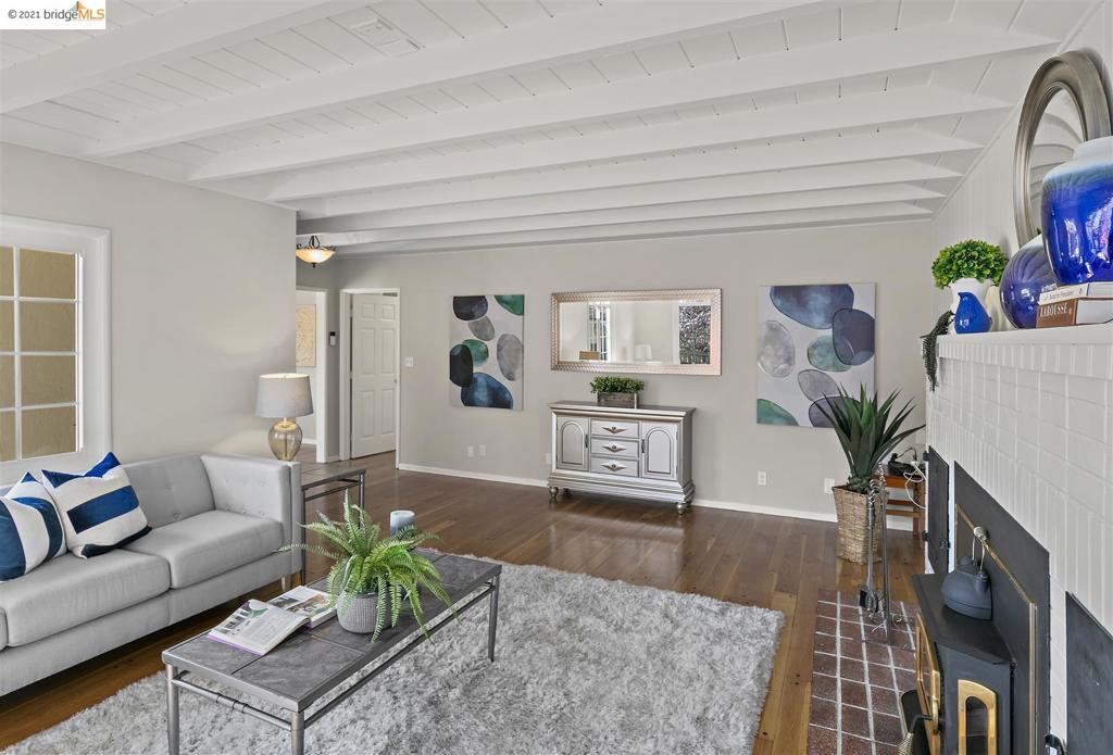 EL CERRITO HILLS - Residential