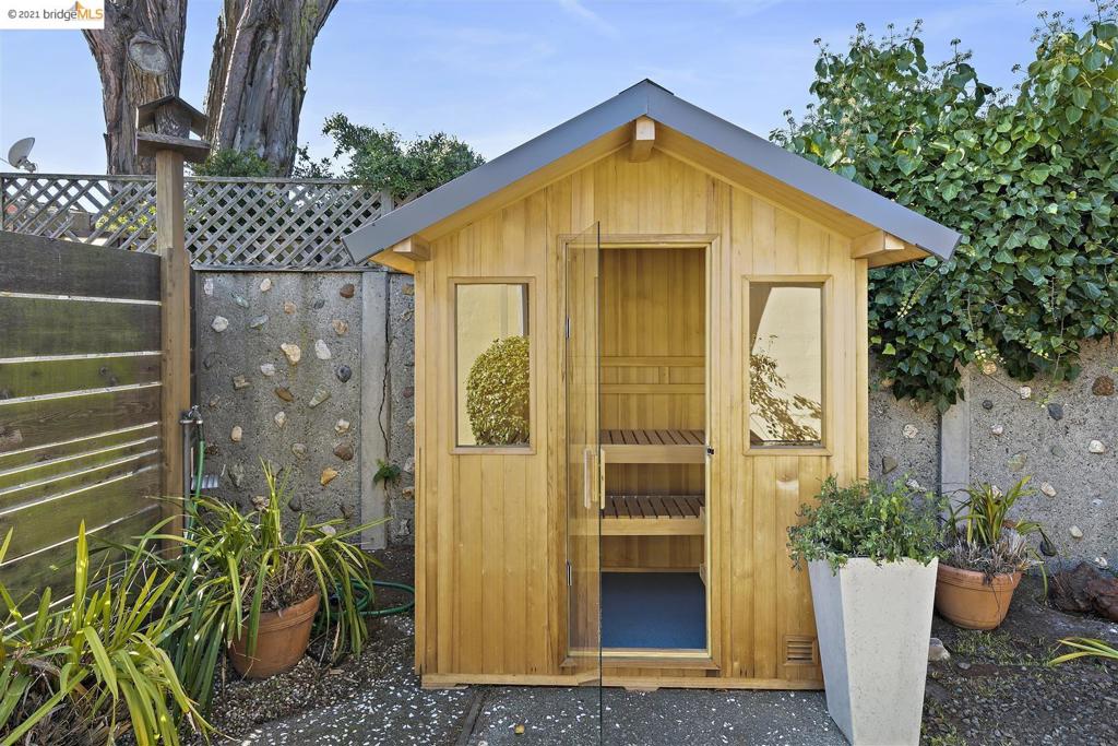 EL CERRITO HILLS - Residential