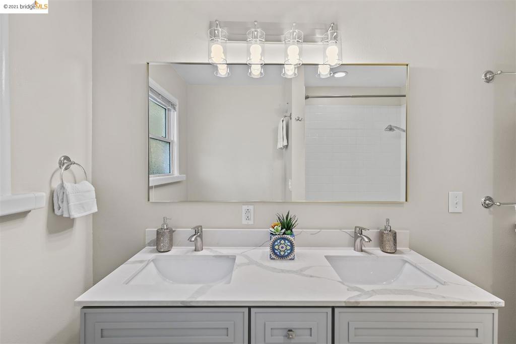 EL CERRITO HILLS - Residential