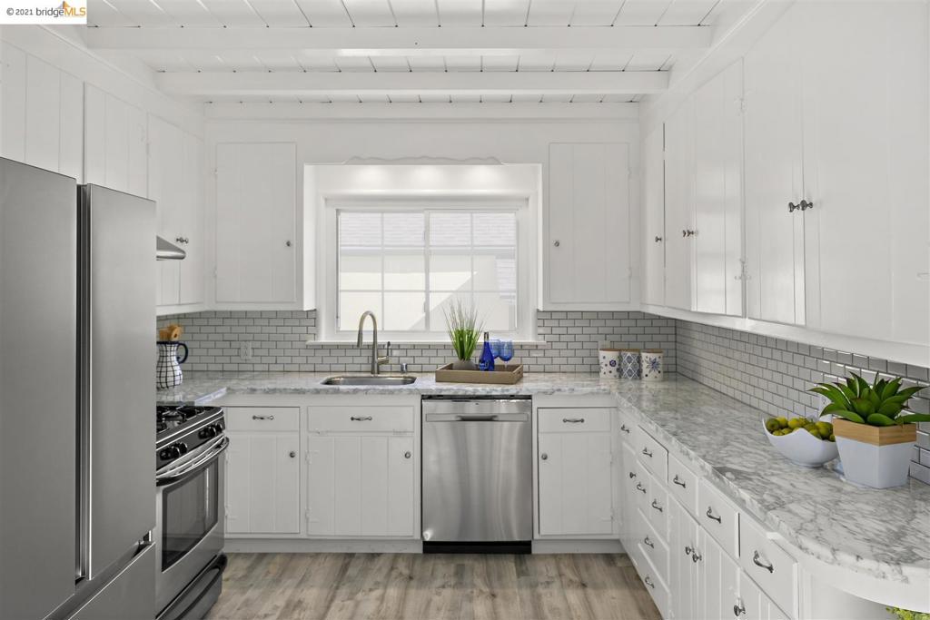 EL CERRITO HILLS - Residential