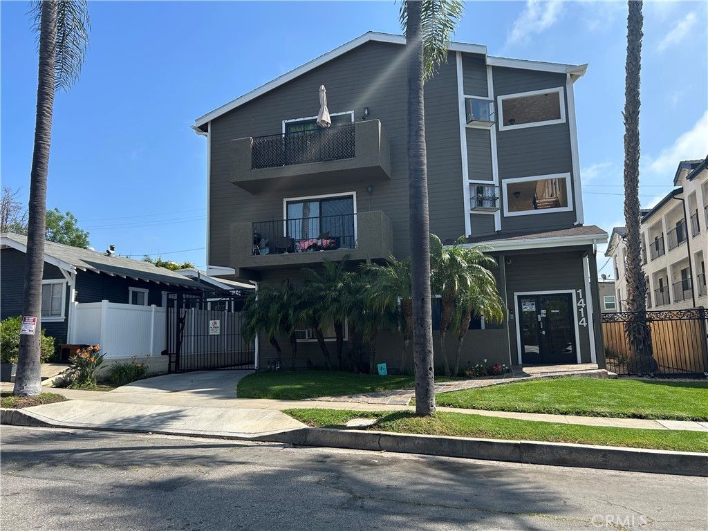 Photo of 1414 Coronado Ave #302, Long Beach, CA 90804 (MLS # PW26062314)