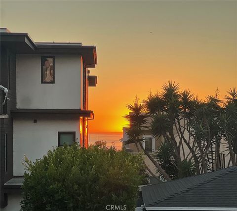 Photo of 1002 5th Street, Hermosa Beach, CA 90254 (MLS # SB25241529)