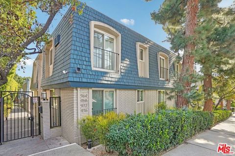 Photo of 968 Larrabee Street #212, West Hollywood, CA 90069 (MLS # 26643881)