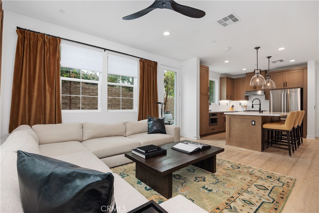 1146 East Cove Place
