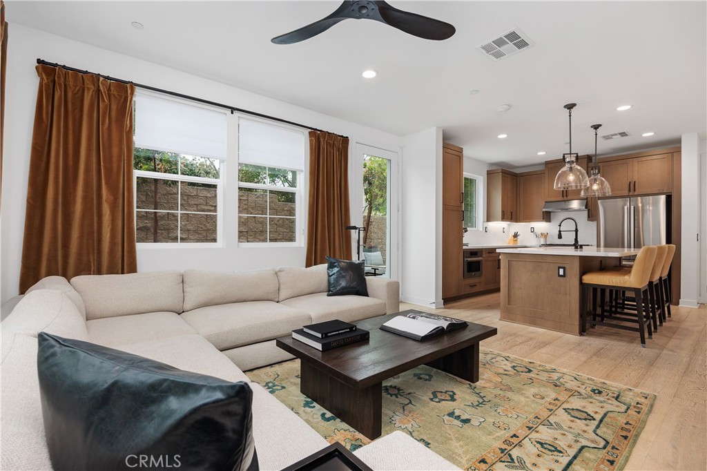 1146 East Cove Place