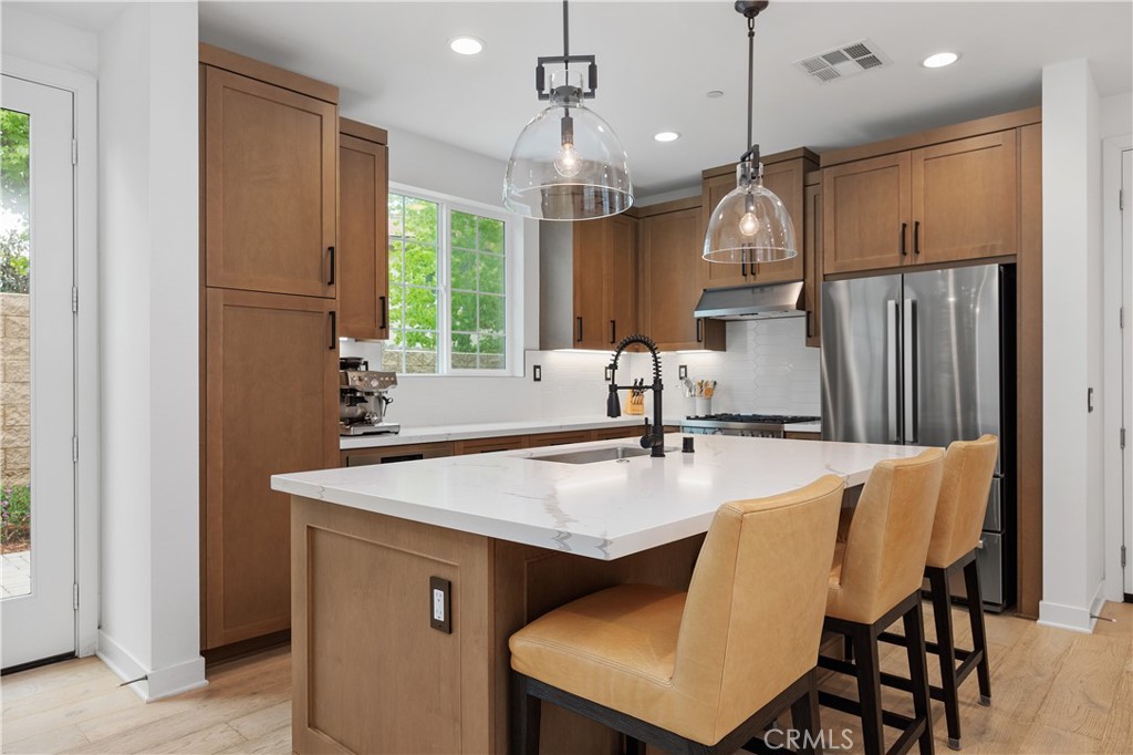 1146 East Cove Place