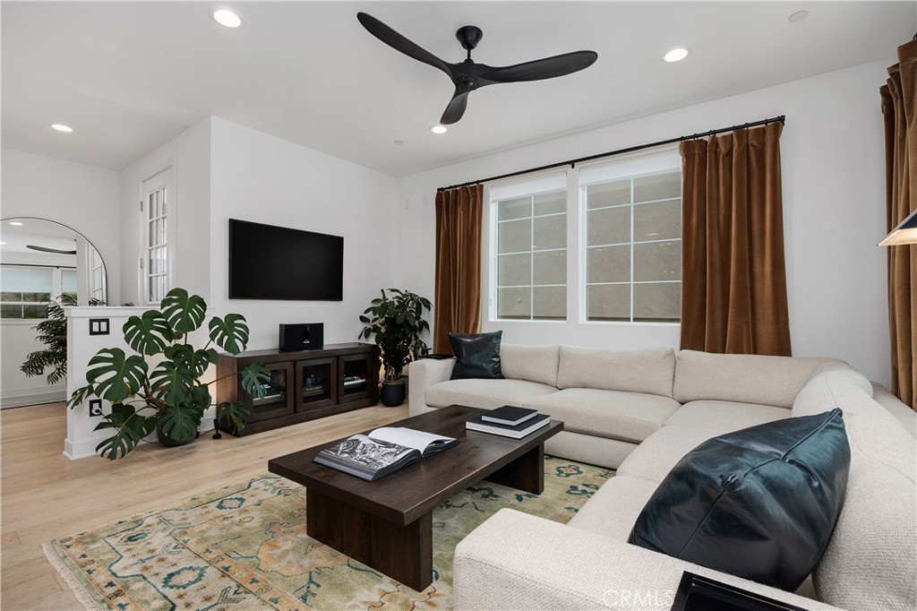 1146 East Cove Place