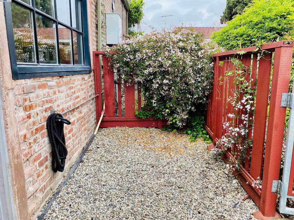 FRUITVALE - Residential