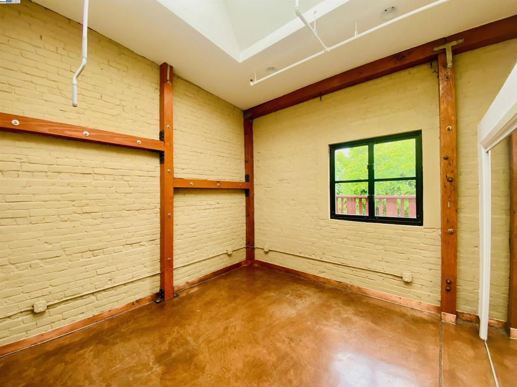 FRUITVALE - Residential