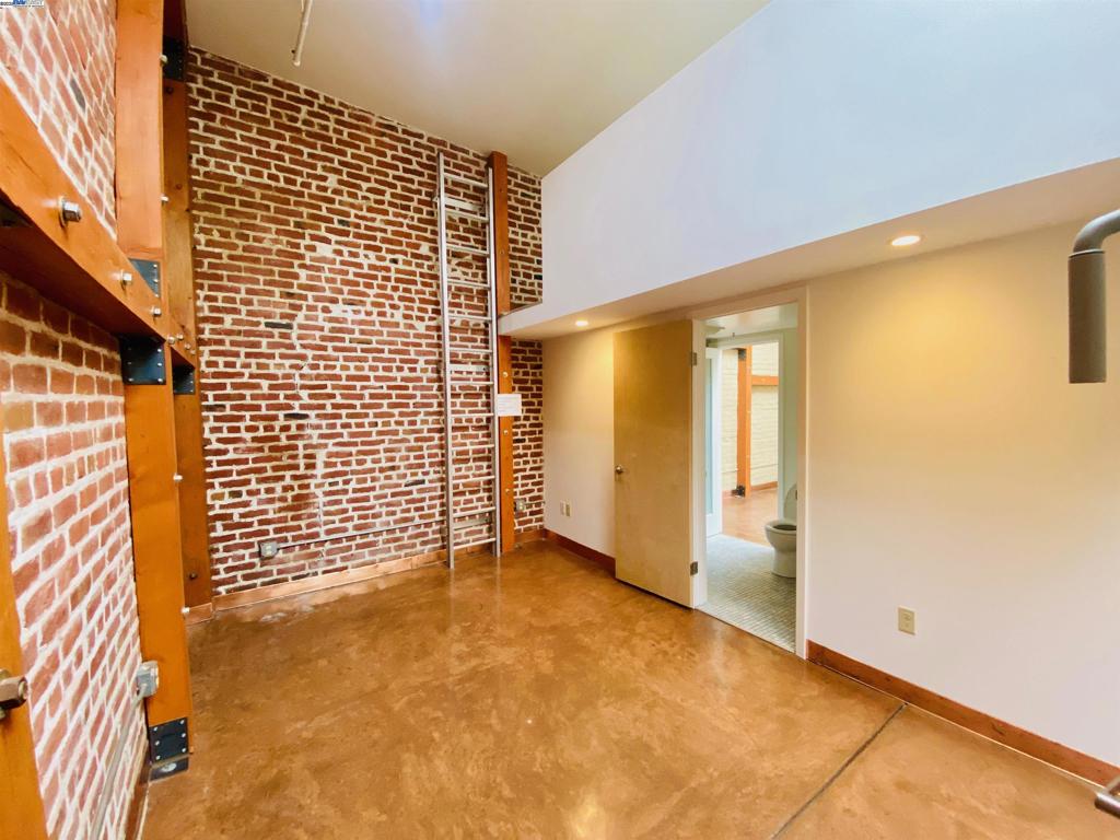 FRUITVALE - Residential