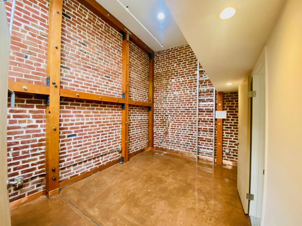 FRUITVALE - Residential