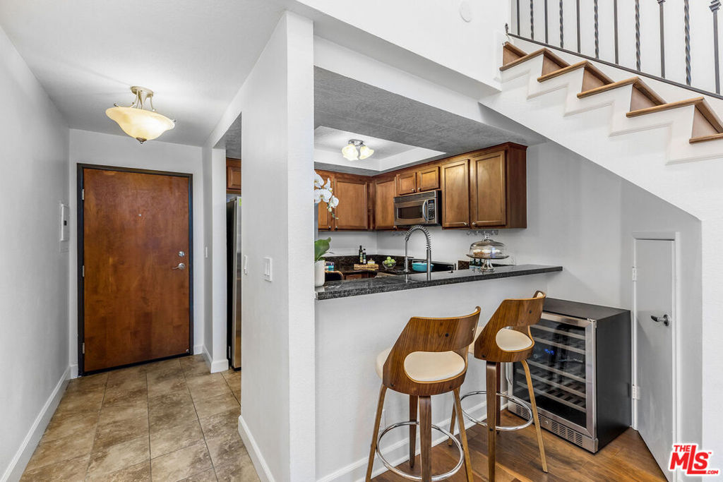 1633 S Bentley Avenue 306