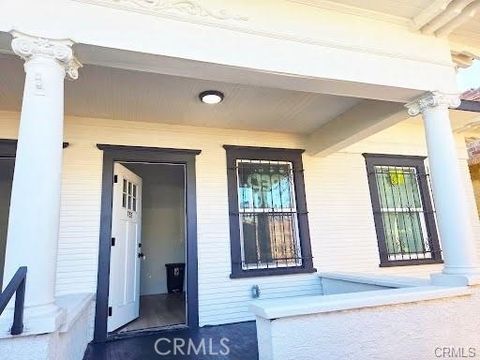 Photo of 754 E 17th Street, Los Angeles, CA 90021 (MLS # DW25227849) Photo of 754 E 17th Street, Los Angeles, CA 90021 (MLS # DW25227849)
