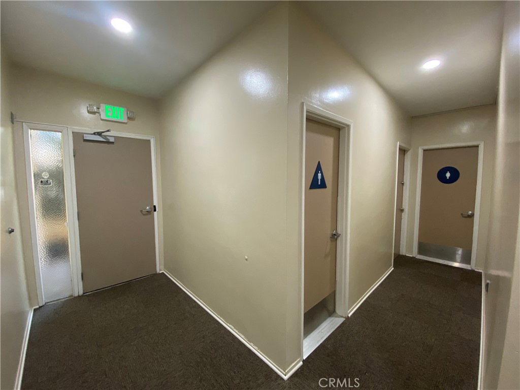 2100 N Sepulveda Boulevard 36