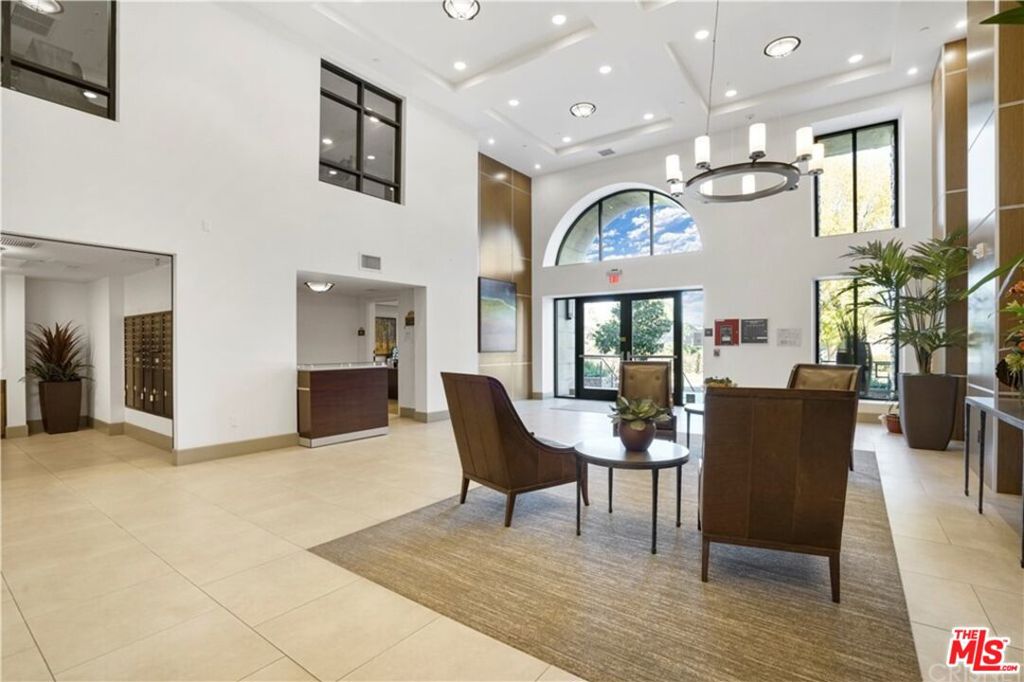 5015 Balboa Boulevard 103