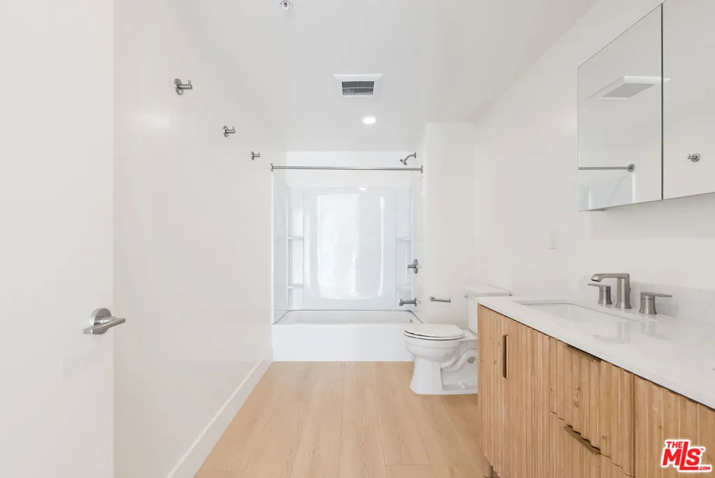 Cypress, California 90630, United States, 3 Bedrooms Bedrooms, ,3 BathroomsBathrooms,Residential,Active,239295