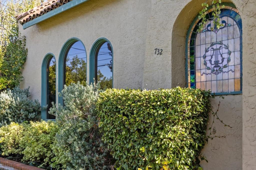 Photo of 732 Paloma Avenue, Burlingame, CA 94010 (MLS # ML82025223)