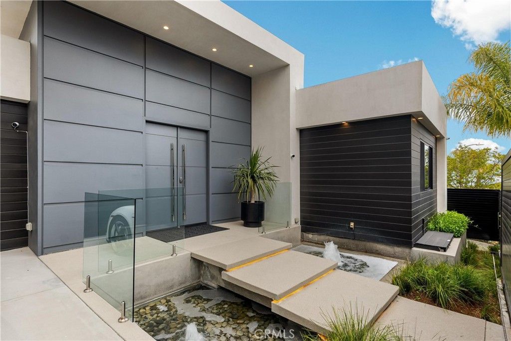 Photo of 7139 Macapa Drive, Los Angeles, CA 90068 (MLS # SR25159425)