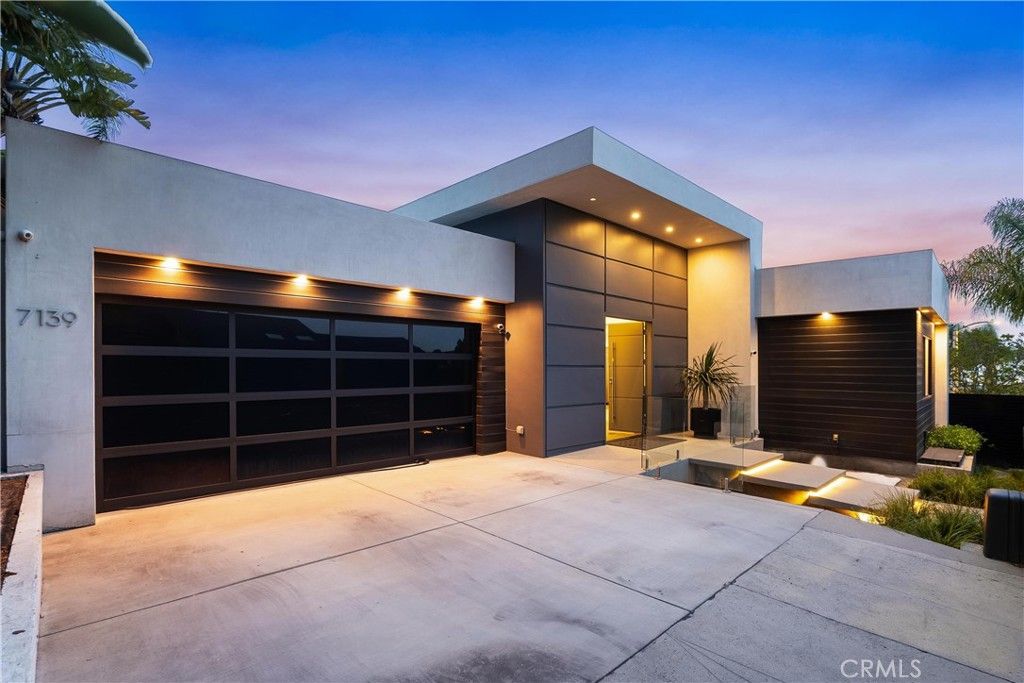 Photo of 7139 Macapa Drive, Los Angeles, CA 90068 (MLS # SR25159425)
