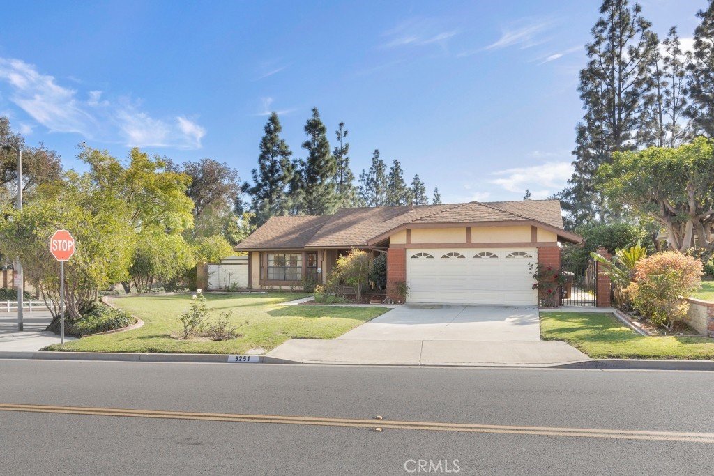 5251 Avenida De Amor