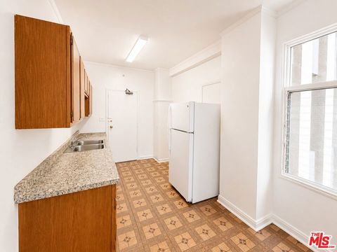 Photo of 634 S Gramercy Place #304, Los Angeles, CA 90005 (MLS # 26834821)