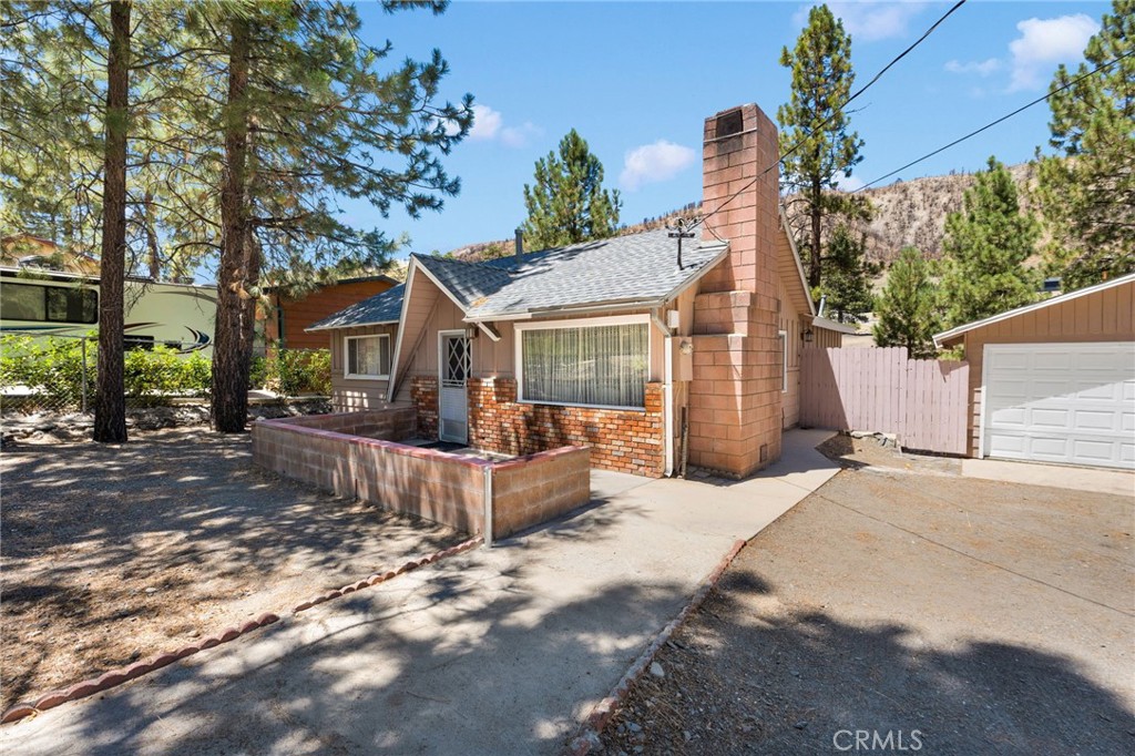 592 Mountain View Avenue