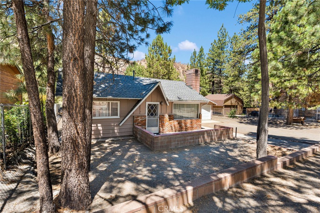 592 Mountain View Avenue