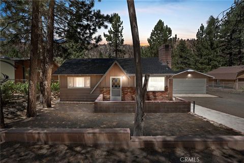 Photo of 592 Mountain View Avenue, Wrightwood, CA 92397 (MLS # TR25179054) Photo of 592 Mountain View Avenue, Wrightwood, CA 92397 (MLS # TR25179054)