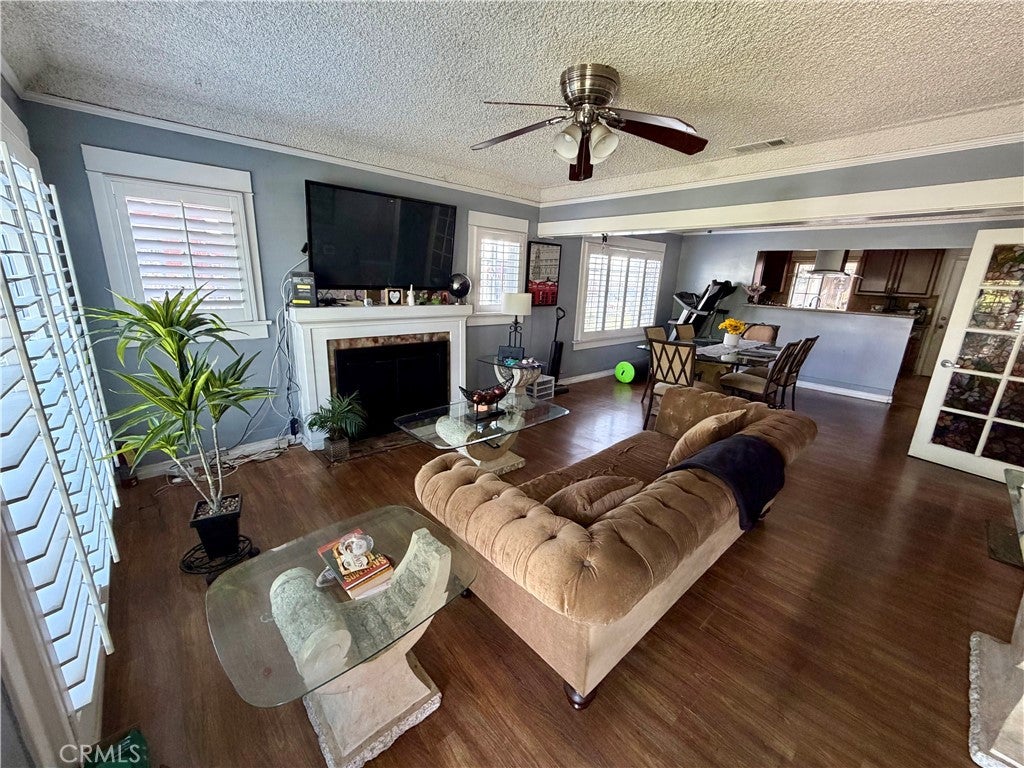 1016 W 51st Place