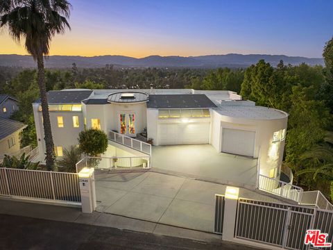 22449 Cass Avenue Woodland Hills CA 91364
