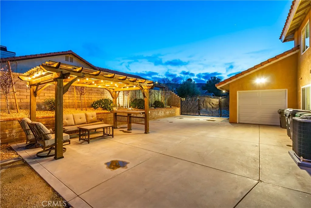 Palmdale, California 93551, United States, 5 Bedrooms Bedrooms, ,3 BathroomsBathrooms,Residential,Pending,212383