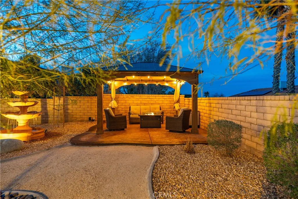 Palmdale, California 93551, United States, 5 Bedrooms Bedrooms, ,3 BathroomsBathrooms,Residential,Pending,212383