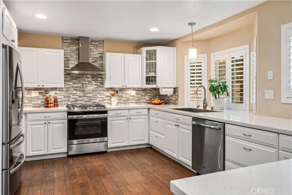 Palmdale, California 93551, United States, 5 Bedrooms Bedrooms, ,3 BathroomsBathrooms,Residential,Pending,212383