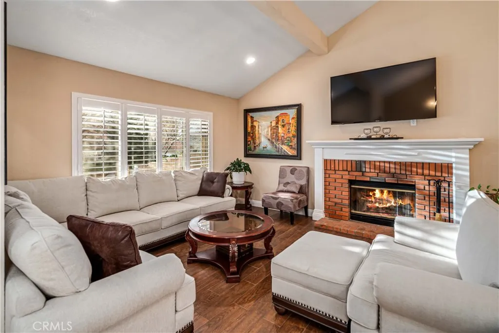 Palmdale, California 93551, United States, 5 Bedrooms Bedrooms, ,3 BathroomsBathrooms,Residential,Pending,212383