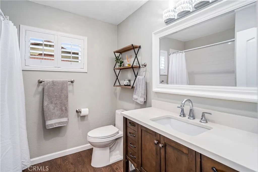 Palmdale, California 93551, United States, 5 Bedrooms Bedrooms, ,3 BathroomsBathrooms,Residential,Pending,212383