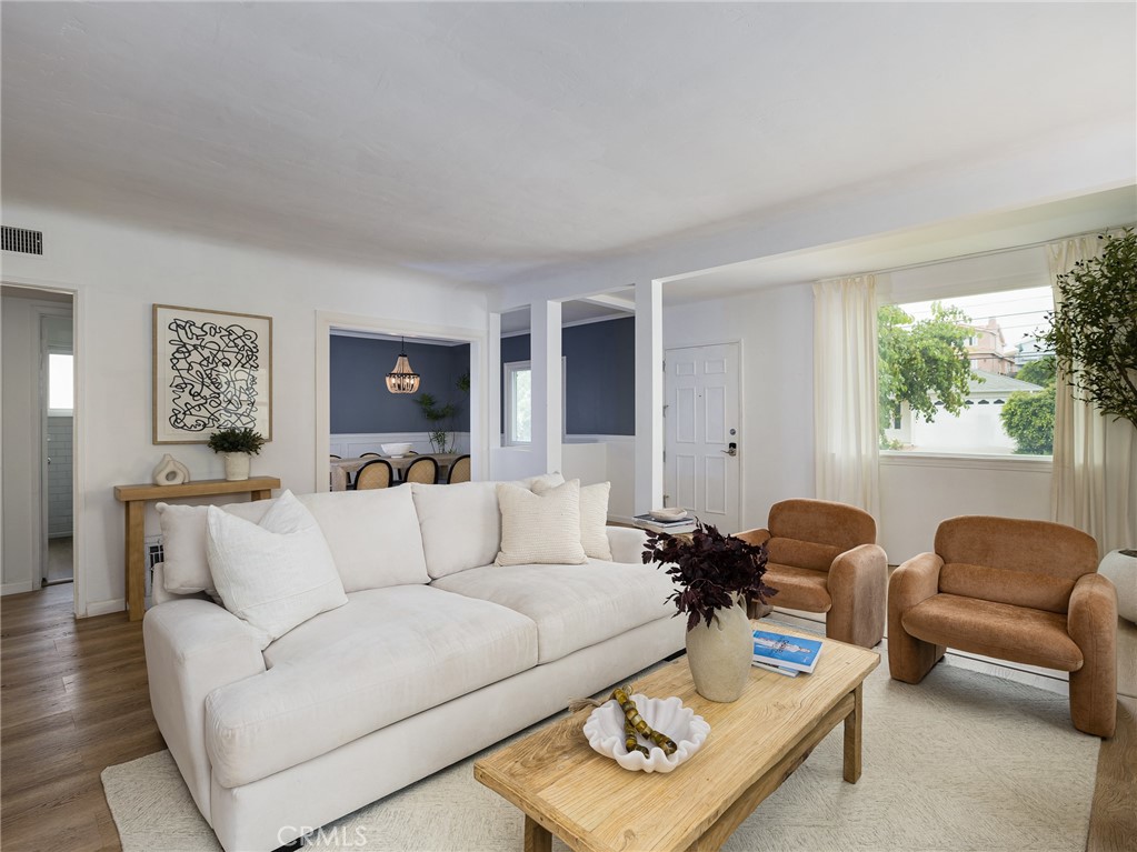 320 E Walnut Avenue