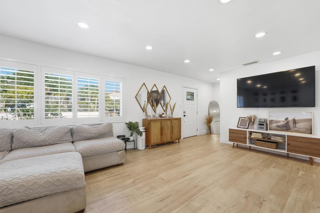 424 La Presa Avenue