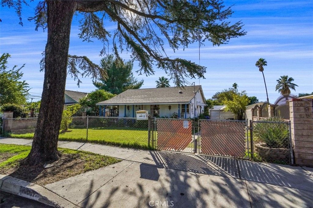Photo of 10007 Haddon, Pacoima, CA 91331 (MLS # SR25267349)