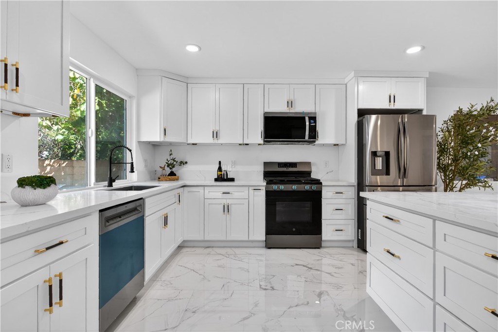 Lake Forest, California, 92630, United States, 3 Bedrooms Bedrooms, ,2 BathroomsBathrooms,Residential,Active,2038620