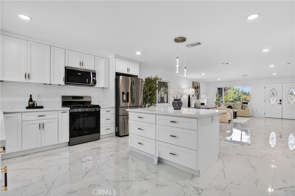 Lake Forest, California, 92630, United States, 3 Bedrooms Bedrooms, ,2 BathroomsBathrooms,Residential,Active,2038620