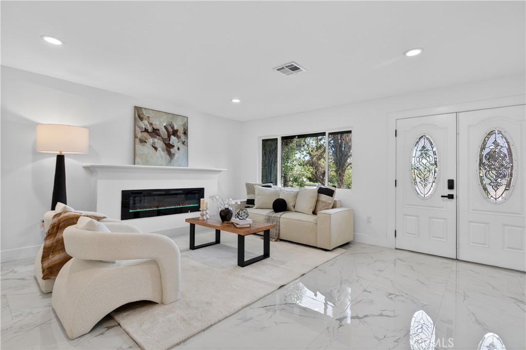 Lake Forest, California, 92630, United States, 3 Bedrooms Bedrooms, ,2 BathroomsBathrooms,Residential,Active,2038620