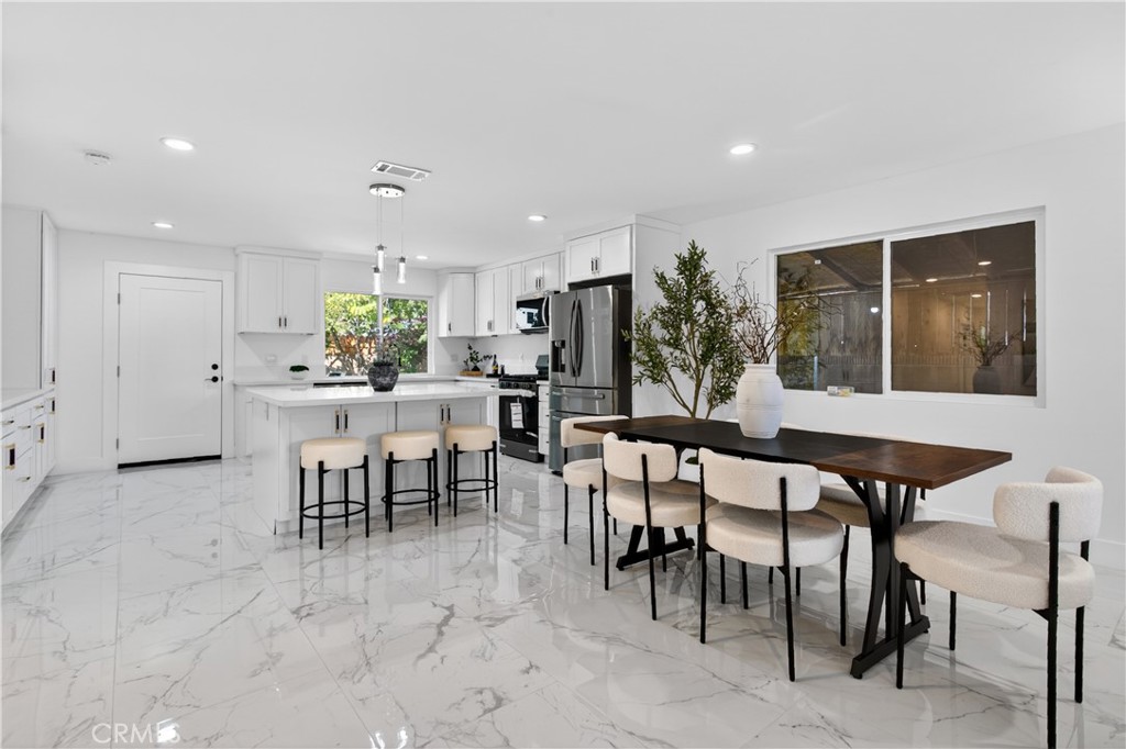 Lake Forest, California, 92630, United States, 3 Bedrooms Bedrooms, ,2 BathroomsBathrooms,Residential,Active,2038620
