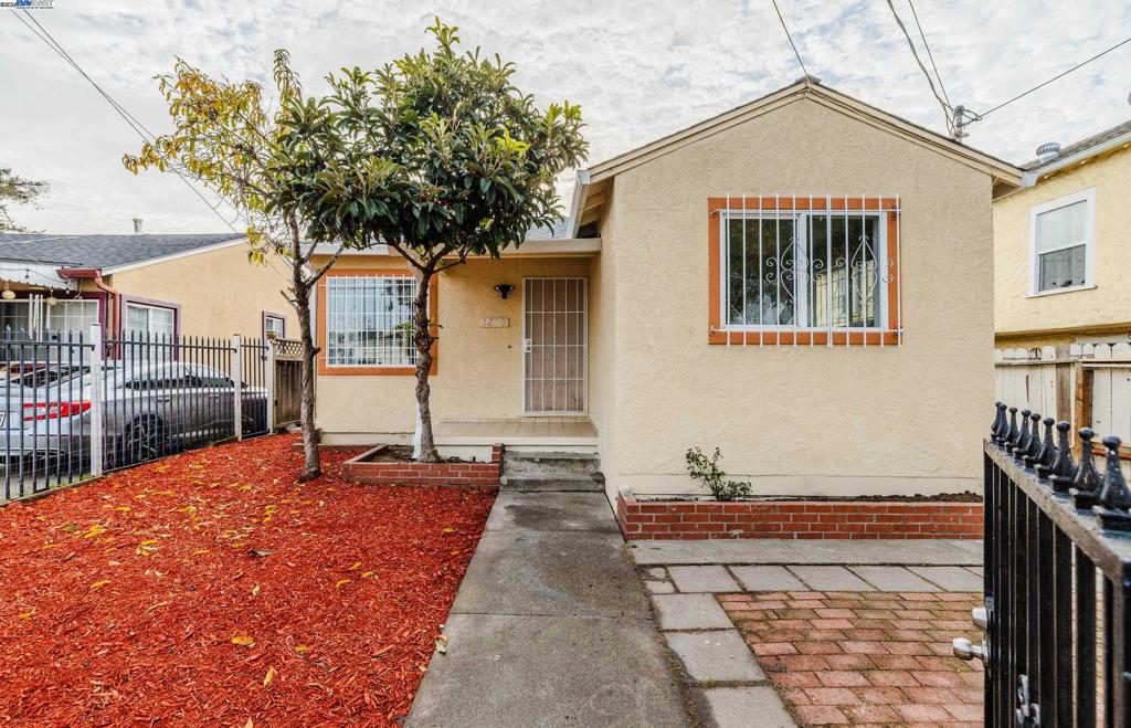 OAKLAND - Residential